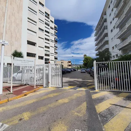 Palm Paradise, By Welcome To Apartment